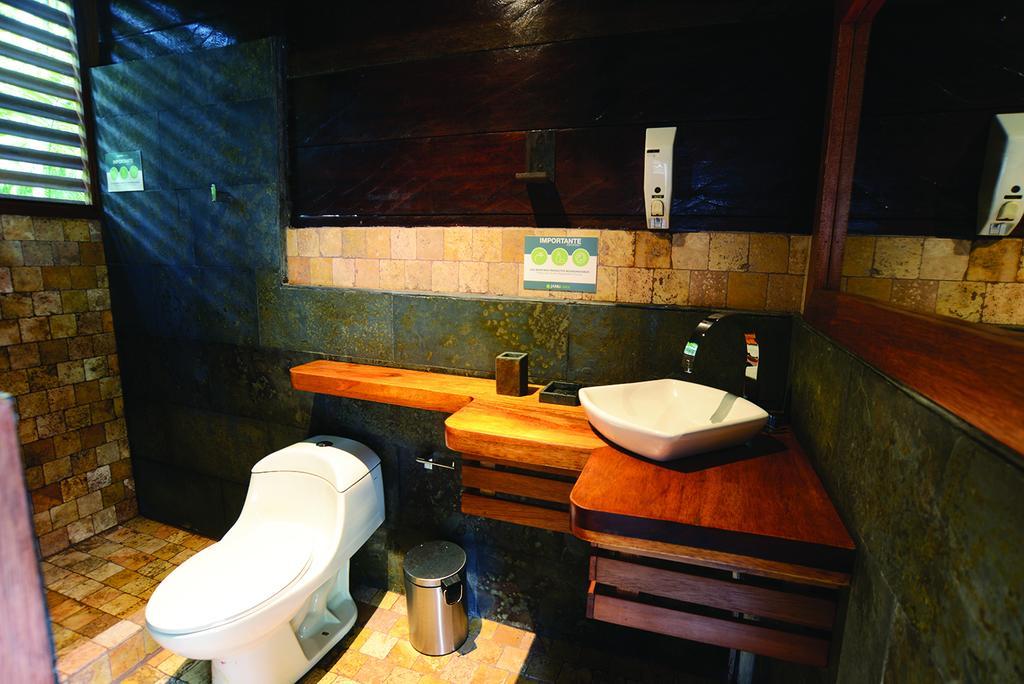 Jamu Lodge Puerto Montufar Екстериор снимка