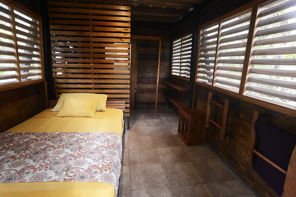 Jamu Lodge Puerto Montufar Екстериор снимка