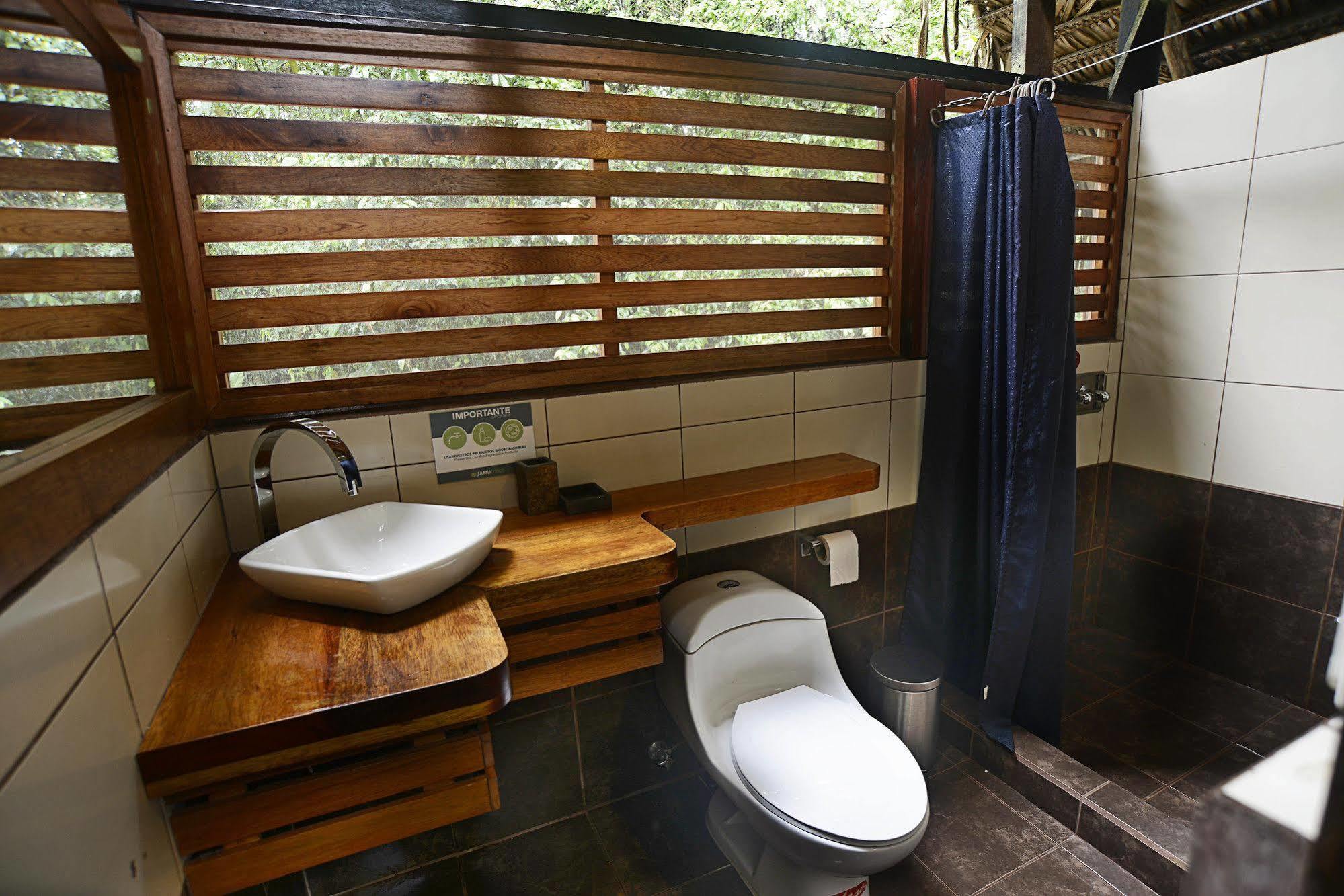 Jamu Lodge Puerto Montufar Екстериор снимка