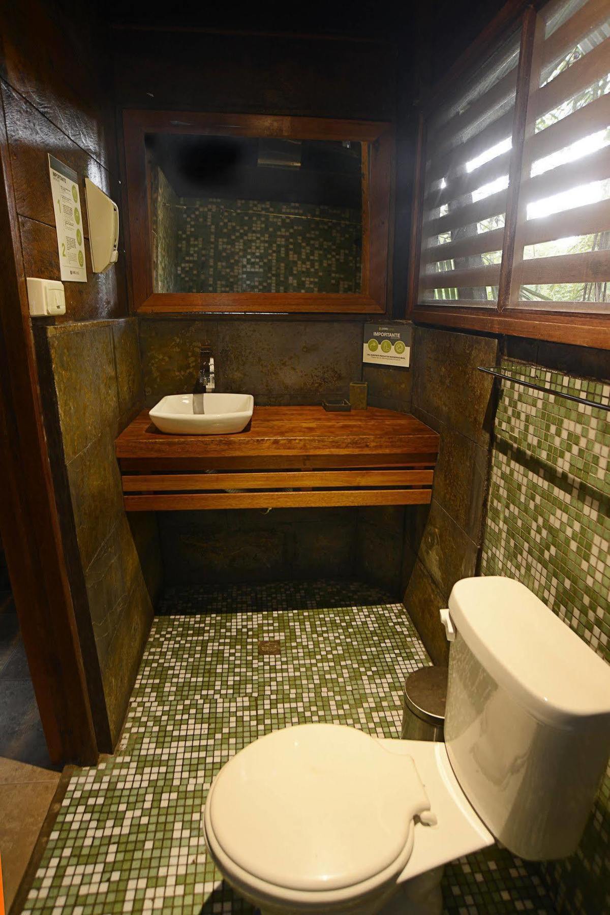 Jamu Lodge Puerto Montufar Екстериор снимка
