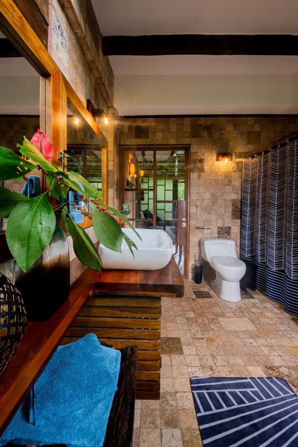 Jamu Lodge Puerto Montufar Екстериор снимка
